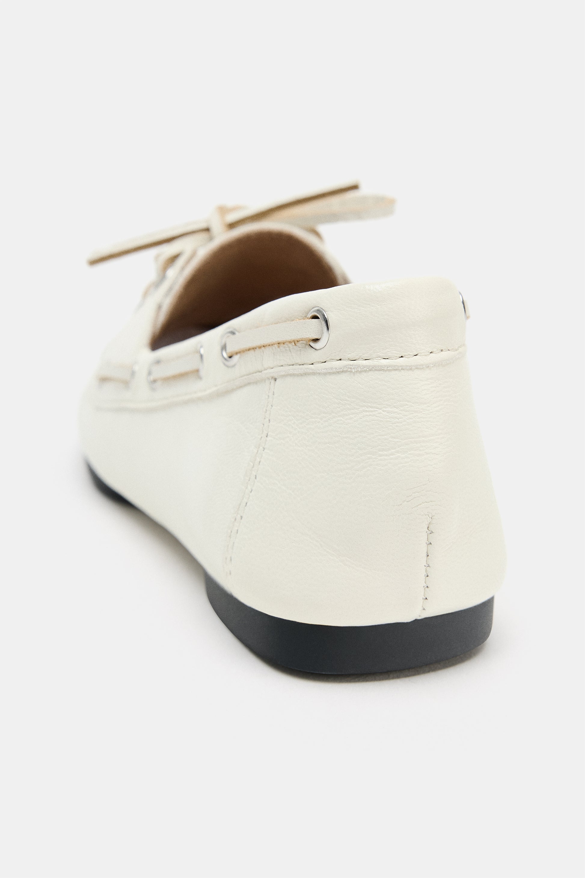 MOCASSINS DE PELE COM ATACADORES - Branco-cru