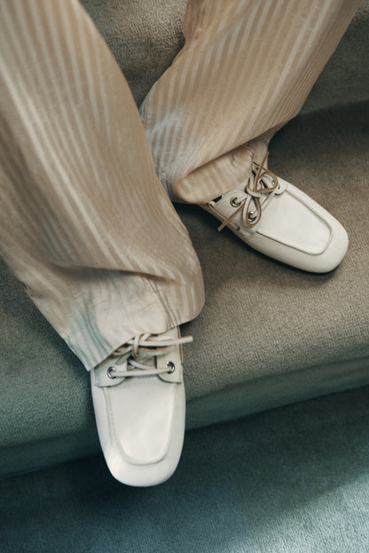 MOCASSINS DE PELE COM ATACADORES - Branco-cru