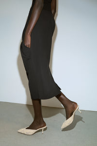SAPATO TIPO MULES COM APLIQUES - Branco-cru