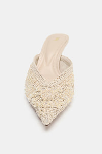 SAPATO TIPO MULES COM APLIQUES - Branco-cru