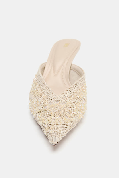 SAPATO TIPO MULES COM APLIQUES - Branco-cru