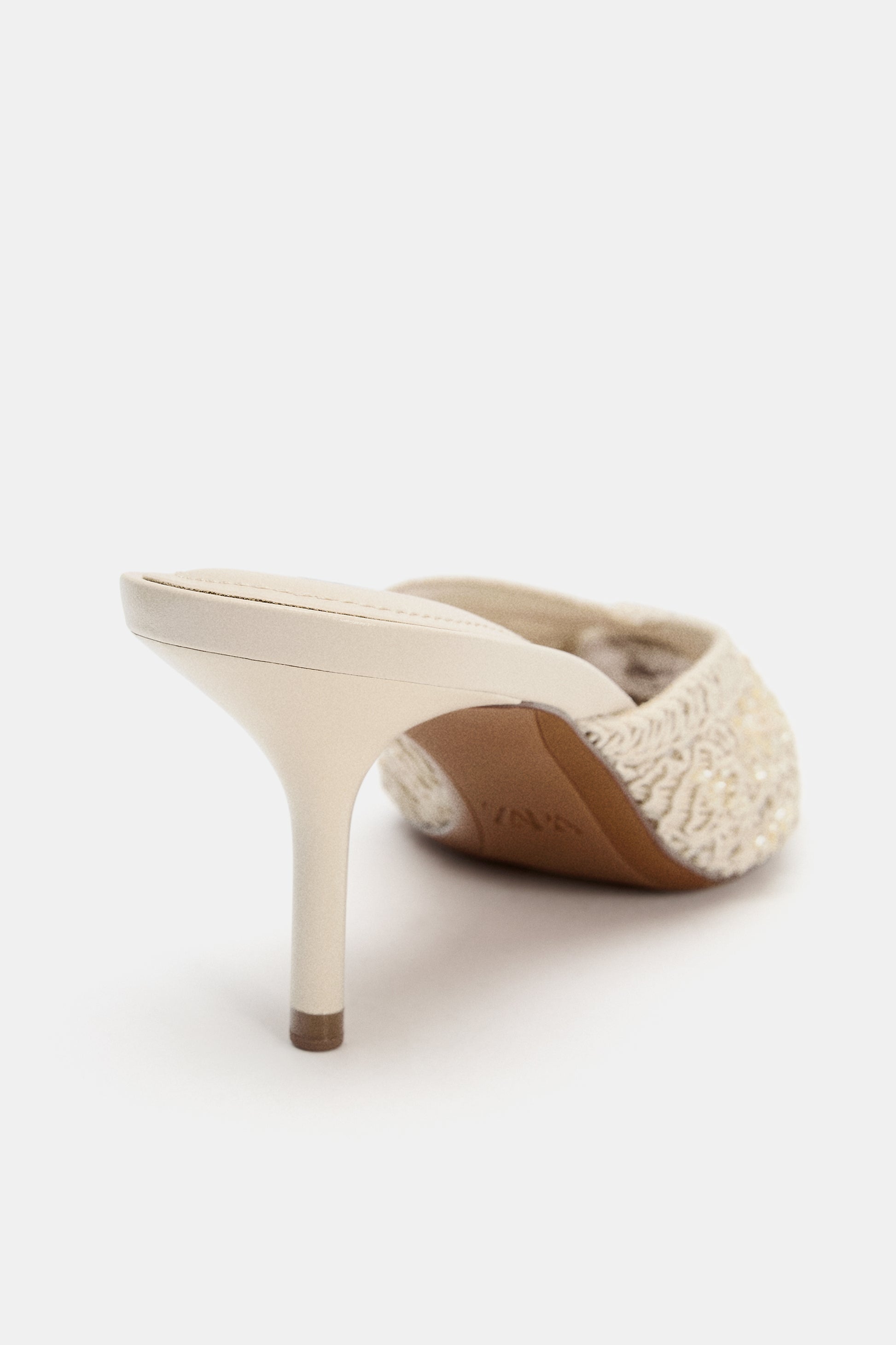 SAPATO TIPO MULES COM APLIQUES - Branco-cru