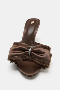 SAPATO ALTO EFEITO ACETINADO - Castanho-chocolate