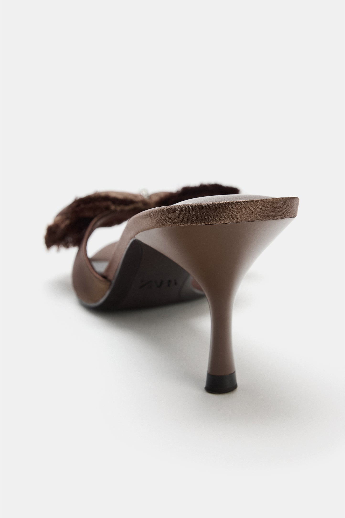 SAPATO ALTO EFEITO ACETINADO - Castanho-chocolate