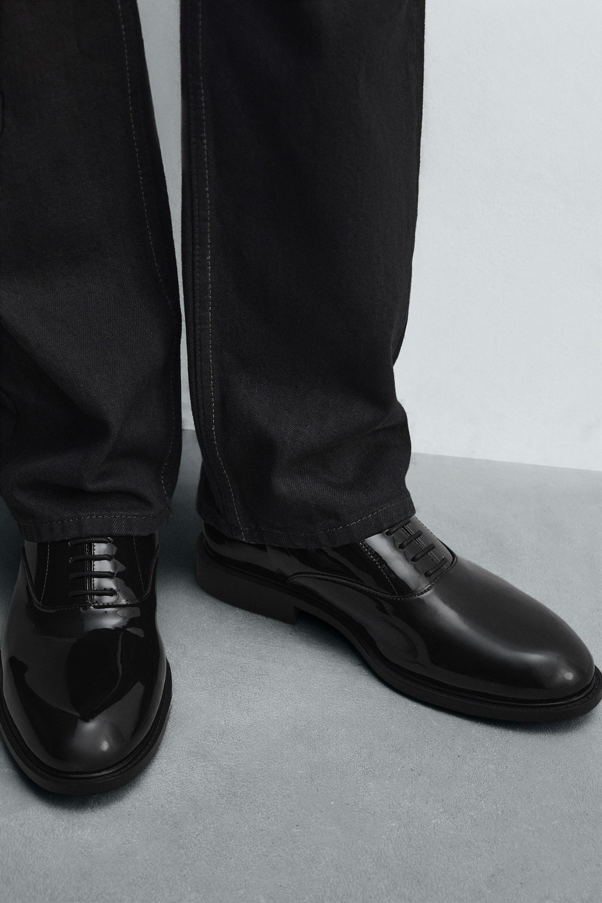 SAPATO ELEGANTE EFEITO DE VERNIZ
