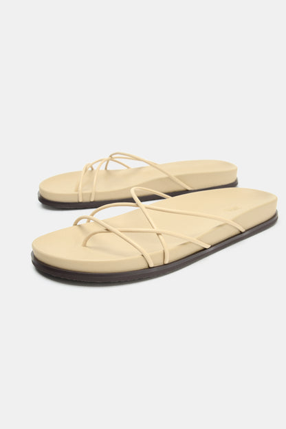 SANDÁLIA COM TIRAS CRUZADAS - Branco-cru