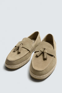 MOCASSIM CASUAL DE PELE COM BORLAS