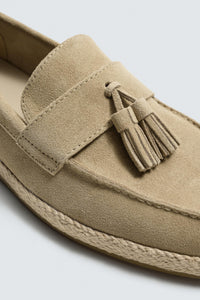 MOCASSIM CASUAL DE PELE COM BORLAS