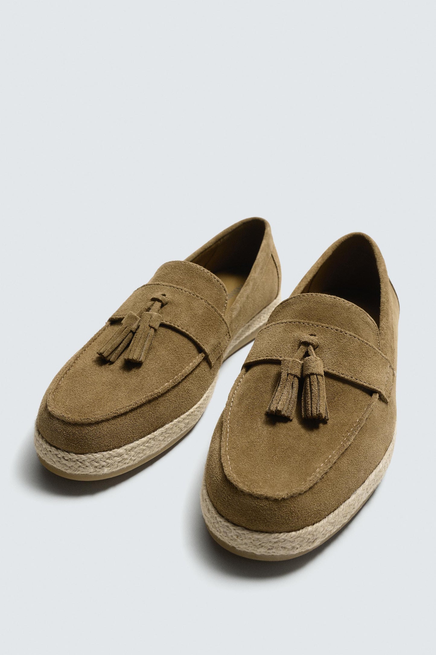 MOCASSIM CASUAL DE PELE COM BORLAS