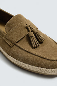 MOCASSIM CASUAL DE PELE COM BORLAS