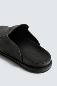 CHINELOS DE PELE COM ANTIFACE
