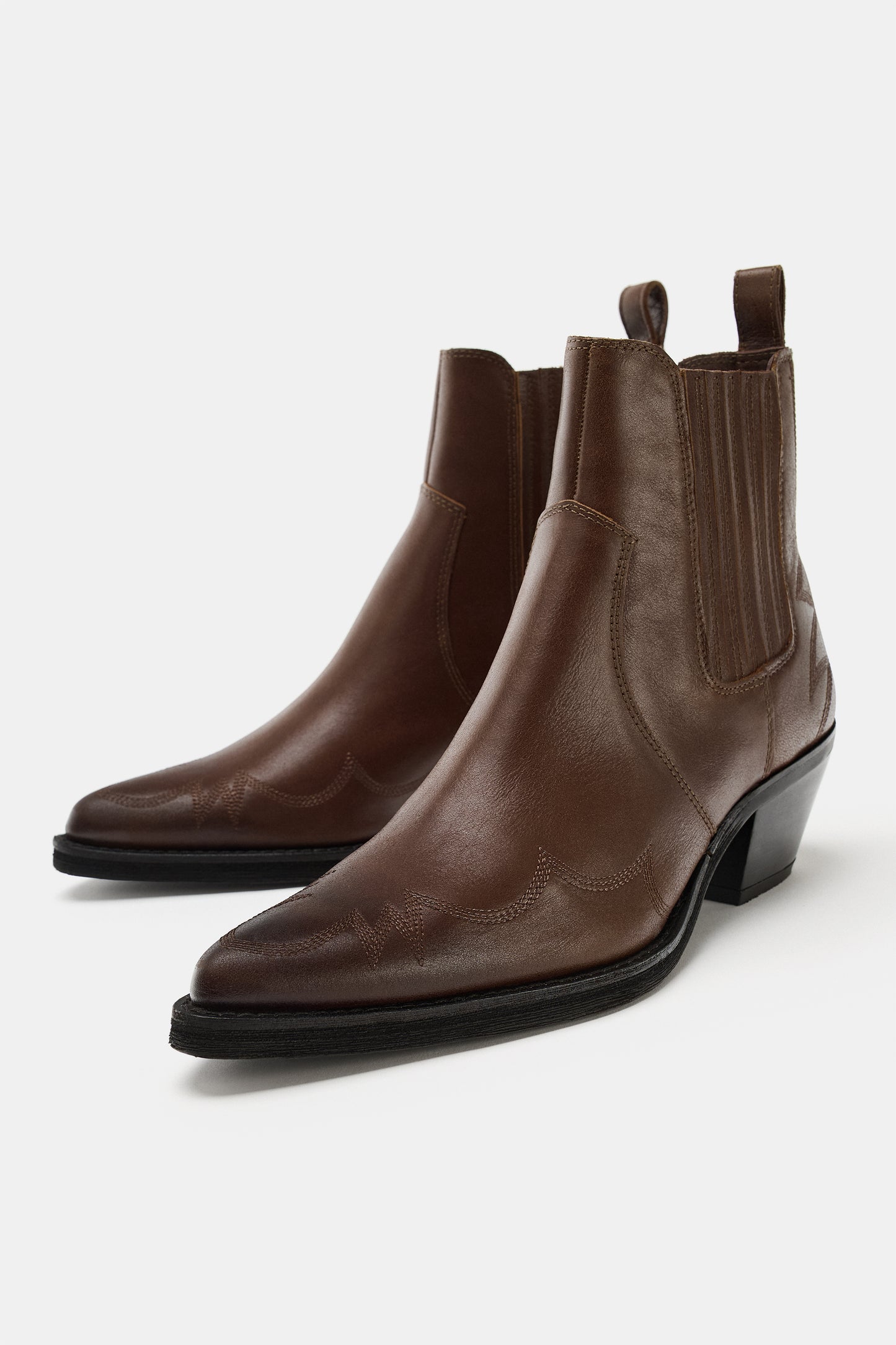 BOTIM COWBOY DE PELE COM BORDADOS - Castanho
