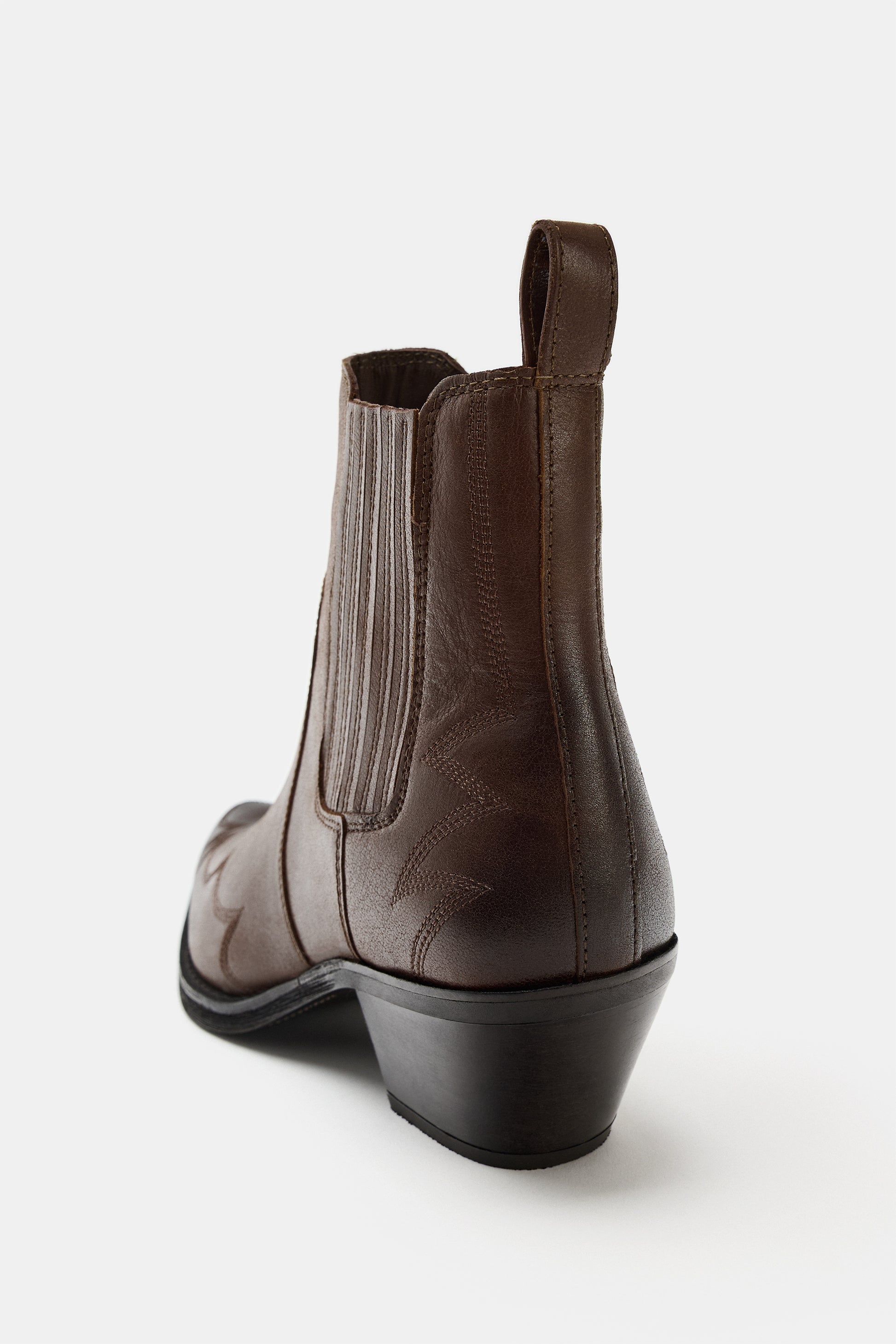 BOTIM COWBOY DE PELE COM BORDADOS - Castanho