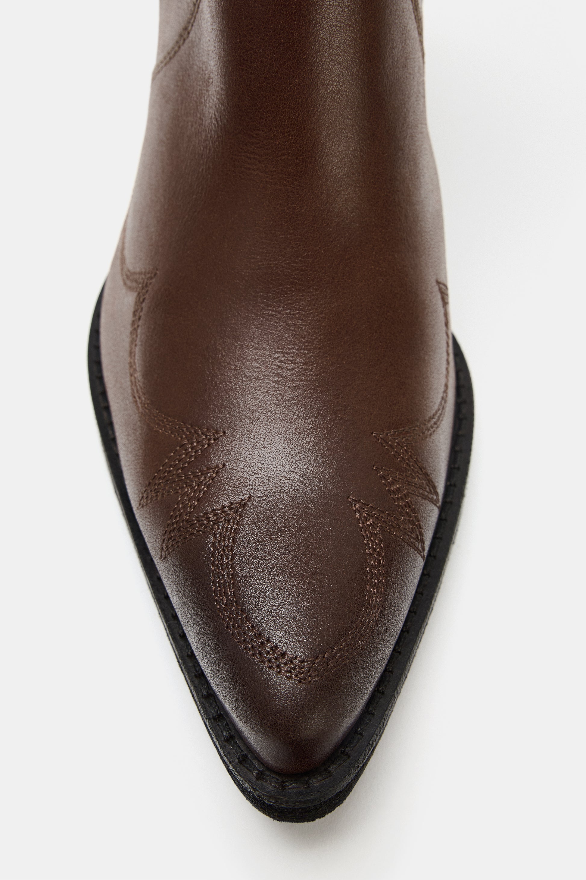 BOTIM COWBOY DE PELE COM BORDADOS - Castanho