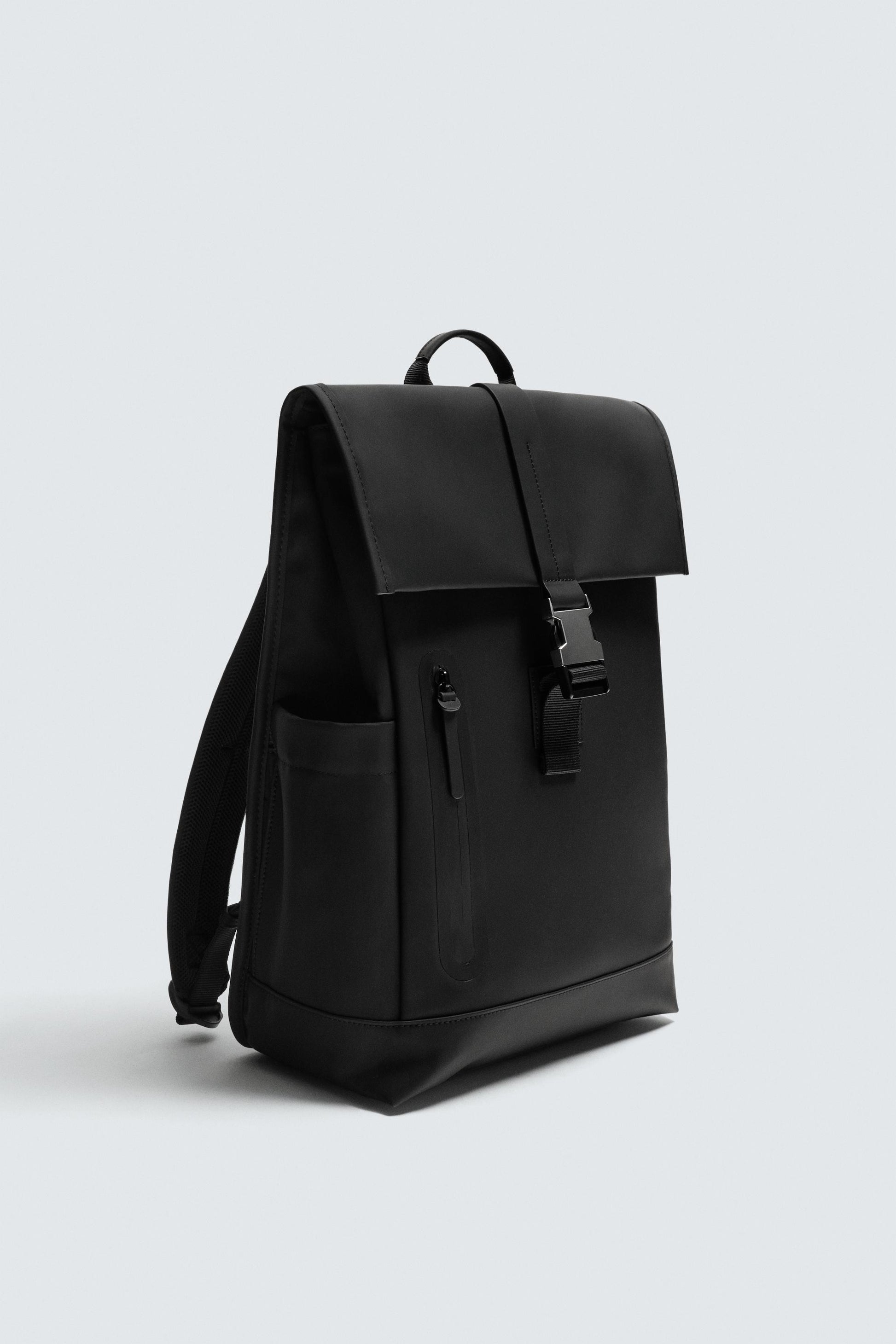 MOCHILA EFEITO DE CAUCHO COM ABA