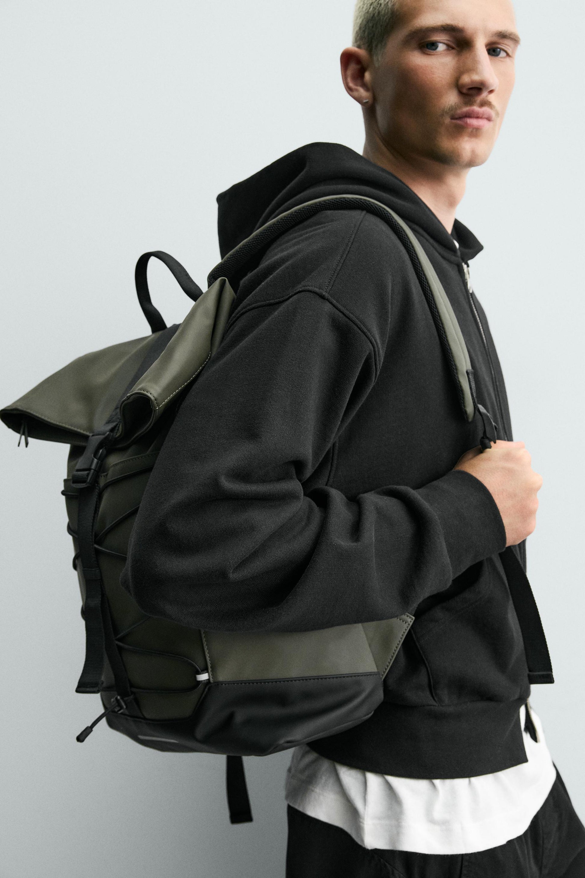 MOCHILA TÉCNICA EFEITO DE CAUCHO