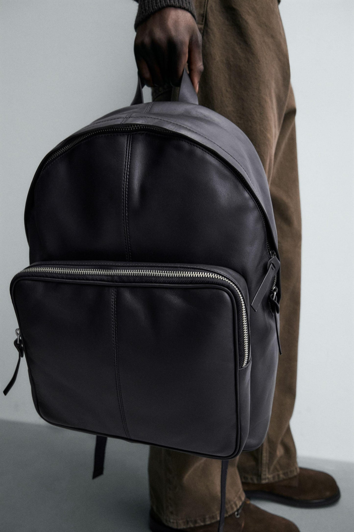 MOCHILA EM PELE