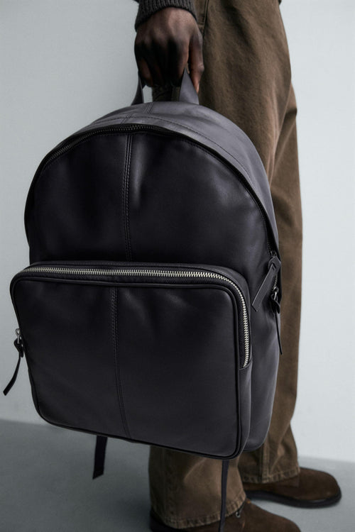 MOCHILA EM PELE