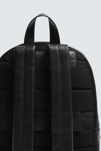 MOCHILA EM PELE