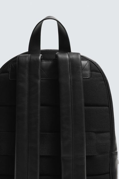 MOCHILA EM PELE