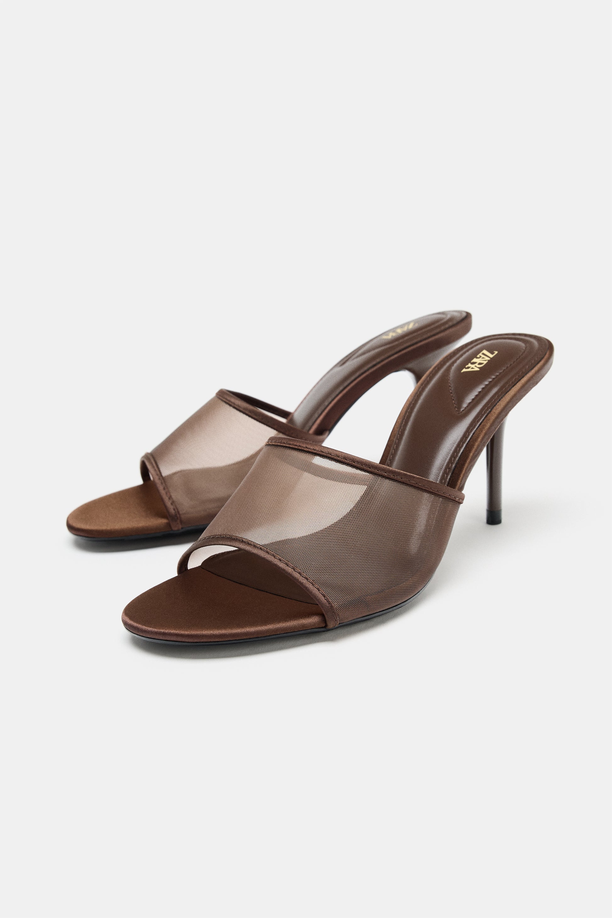 SANDÁLIA DE TACÃO COM MESH - Castanho