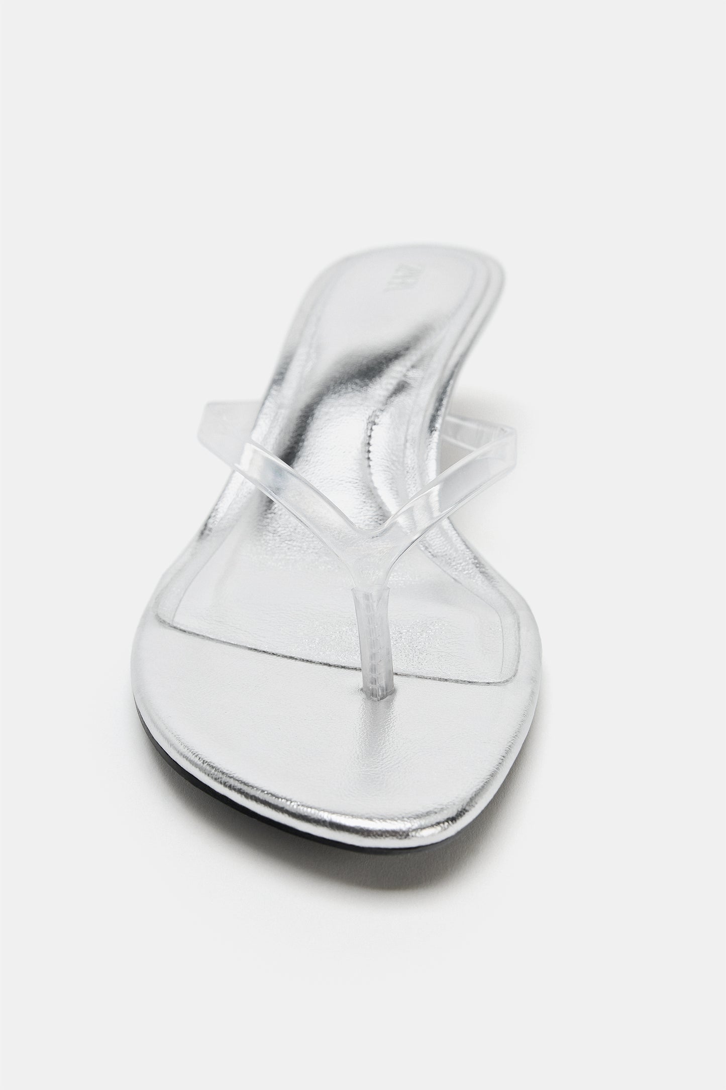SANDÁLIA DE TACÃO COM EFEITO METALIZADO - Transparente