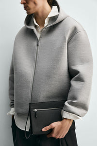 MALA CLUTCH COM TEXTURA