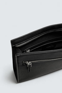 MALA CLUTCH COM TEXTURA