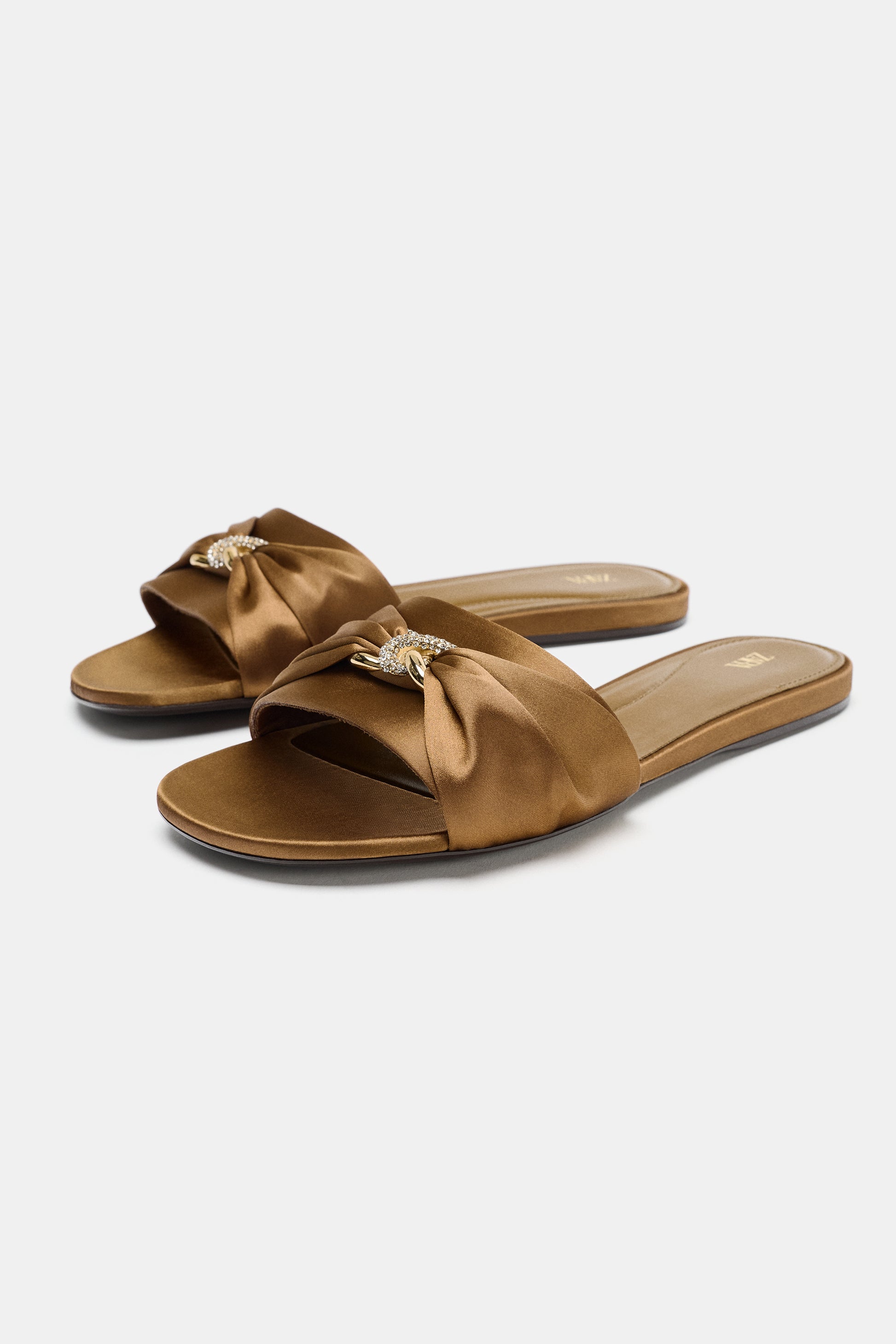 SANDÁLIA RASA EFEITO ACETINADO - Bronze