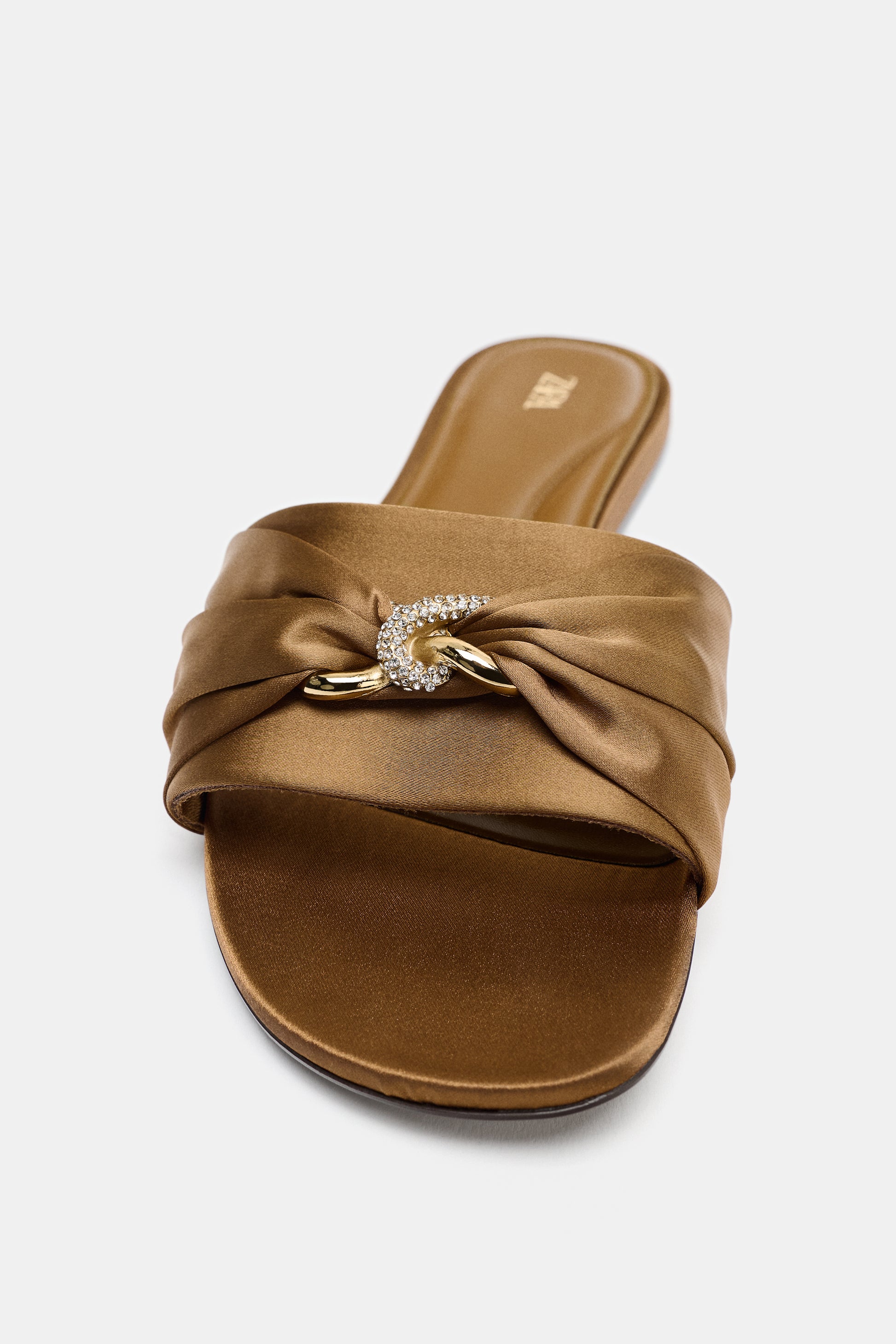 SANDÁLIA RASA EFEITO ACETINADO - Bronze