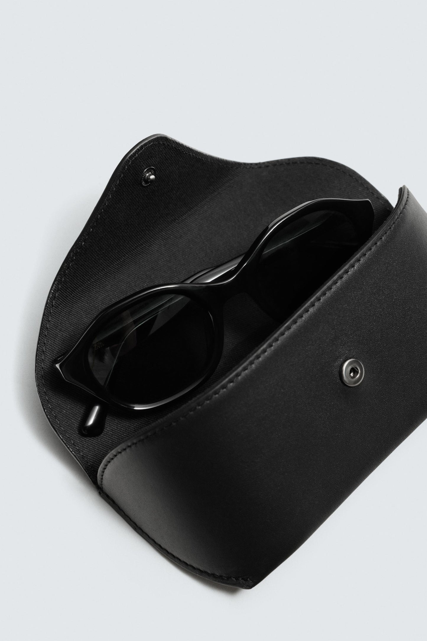 BOLSA PARA ÓCULOS EM PELE