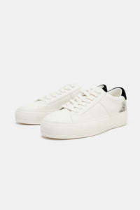 TÉNIS COM PORMENOR DE ESTAMPADO ANIMAL - Branco-cru
