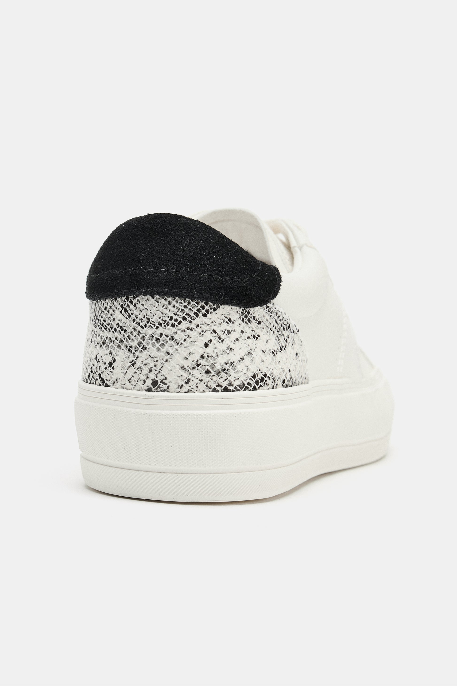TÉNIS COM PORMENOR DE ESTAMPADO ANIMAL - Branco-cru