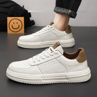 Sapatos masculinos de verão: sapatos brancos novos e respiráveis, ténis modernos para a juventude masculina, versáteis de sola grossa, ténis casuais