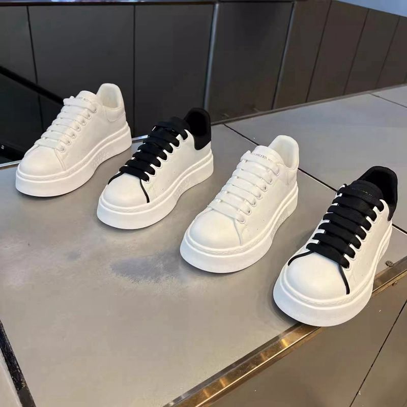 Ténis brancos Maikun para homens, sapatos de prancha respiráveis de outono, sapatos casuais para homens que aumentam a altura, sapatos desportivos modernos e versáteis e em alta para homens