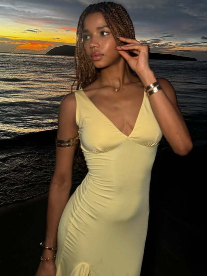 Vestido moderno de verão europeu e americano, vestido feminino de cor sólida em V profundo, ajustado e ajustado à anca, com folhos e fendas sexy