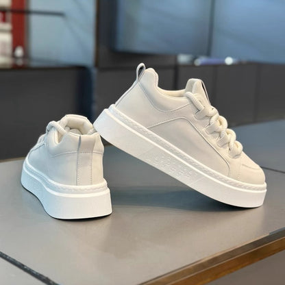 Sapatos brancos casuais Primavera 2025 para Homem Respiráveis, Ténis Desportivos Coreanos Versáteis Masculinos de Sola Grossa e Modernos