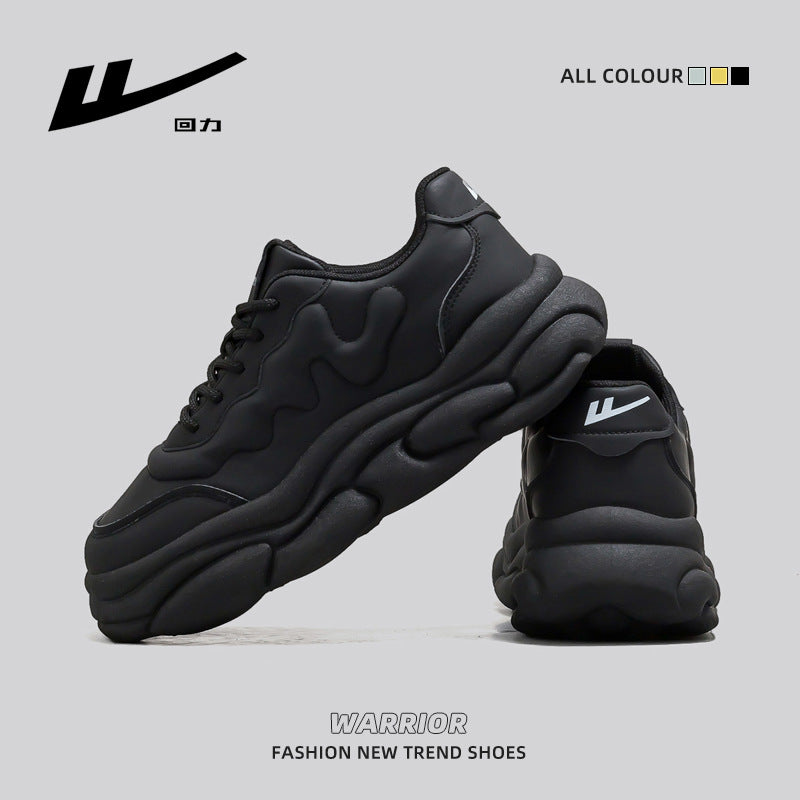 Os novos sapatos de pai de cor sólida e alta estética, sapatos desportivos casuais na moda, sapatos confortáveis de trabalho masculino com sola grossa