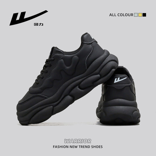 Os novos sapatos de pai de cor sólida e alta estética, sapatos desportivos casuais na moda, sapatos confortáveis de trabalho masculino com sola grossa
