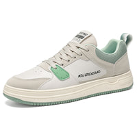 Sapatos masculinos de verão, novos sapatos de lona respiráveis, ténis brancos versáteis ao estilo coreano, ténis de sola grossa, ténis casuais, sapatos de praia
