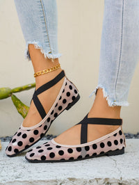 Sapatos casuais casuais casuais planos, de salto baixo, de salto baixo, de grande tamanho, transfronteiriços, novas sandálias femininas de malha respirável com bolinhas de verão