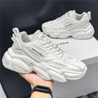 Sapatos masculinos, sapatos desportivos antiderrapantes para jovens de corrida para jovens versáteis, sapatos de pai com sola grossa e ténis brancos modernos
