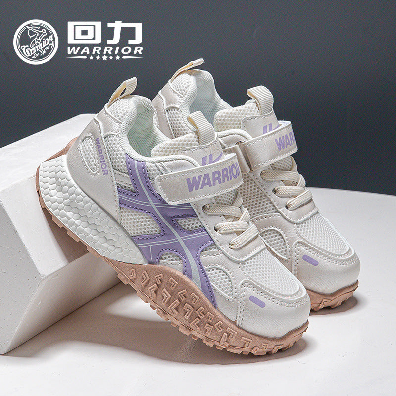 Os novos sapatos baixos versáteis e na moda da Warrior, para rapazes e raparigas, desenharam sapatos desportivos confortáveis e sapatos casuais de estilo coreano de alto valor estético