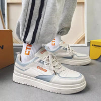 Ténis casuais de primavera, sapatos baixos para jovens masculinos, sapatos brancos para estudantes, sapatos masculinos modernos e versáteis ao estilo Hong Kong