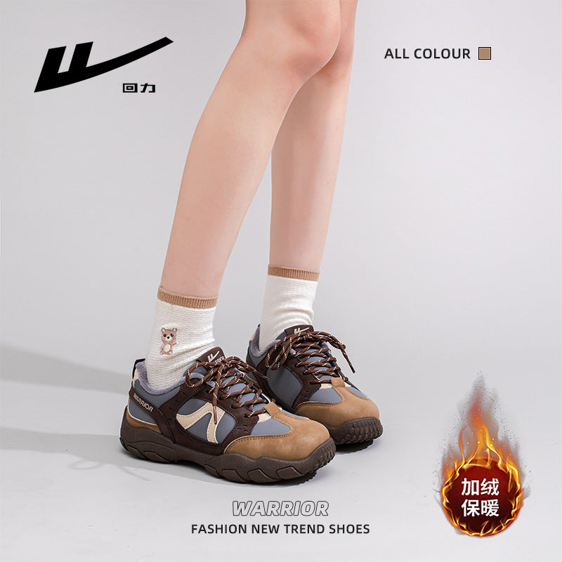 Os novos sapatos de sola grossa da Warrior Merald, sapatos de treino moral, sapatos de algodão confortáveis forrados a polar de inverno, sapatos de viagem versáteis e quentes de viagem com blocos de cor