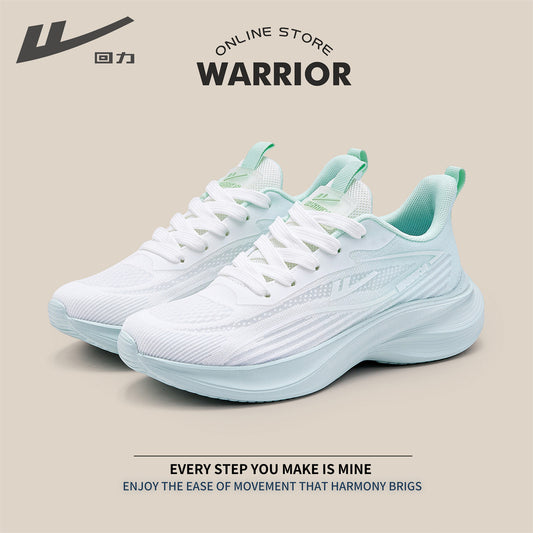 Os novos sapatos desportivos de exterior versáteis e na moda da Warrior, sapatos casuais femininos de cano baixo, confortáveis e com blocos de cor, estilo coreano com alto valor estético