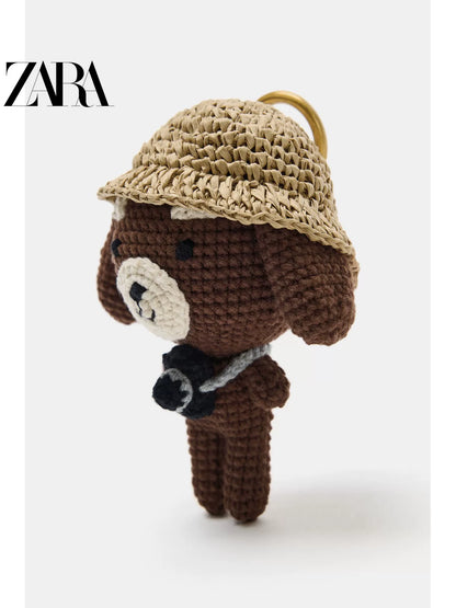 Bolsa feminina ZARA, lançamento da coleção verão 2026, com pingente de animal e porta-chaves (código: 6687710 700).