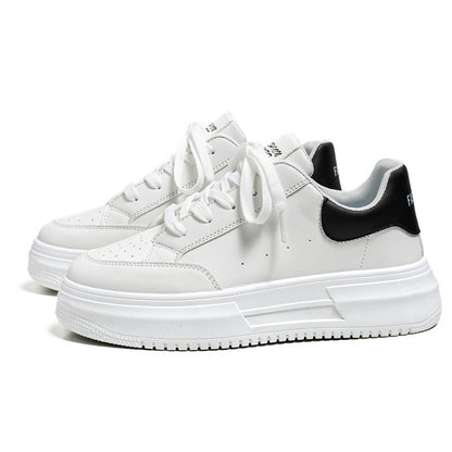 Sapatos brancos de pele grossa com sola espessa e na moda da primavera, ténis desportivos casuais para jovens e respiráveis