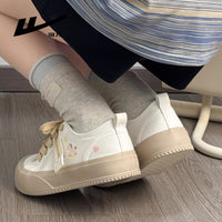 Os novos ténis confortáveis e versáteis ao estilo coreano da Warrior, sapatos sapatilhos de estilo academia fofos e energéticos, sapatos casuais casuais retro e modernos