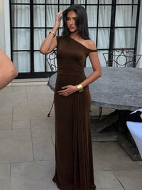 Roupa feminina transfronteiriça europeia e americana 2026 verão nova moda slim-fit diagonal sem mangas vestido de cor sólida por grosso
